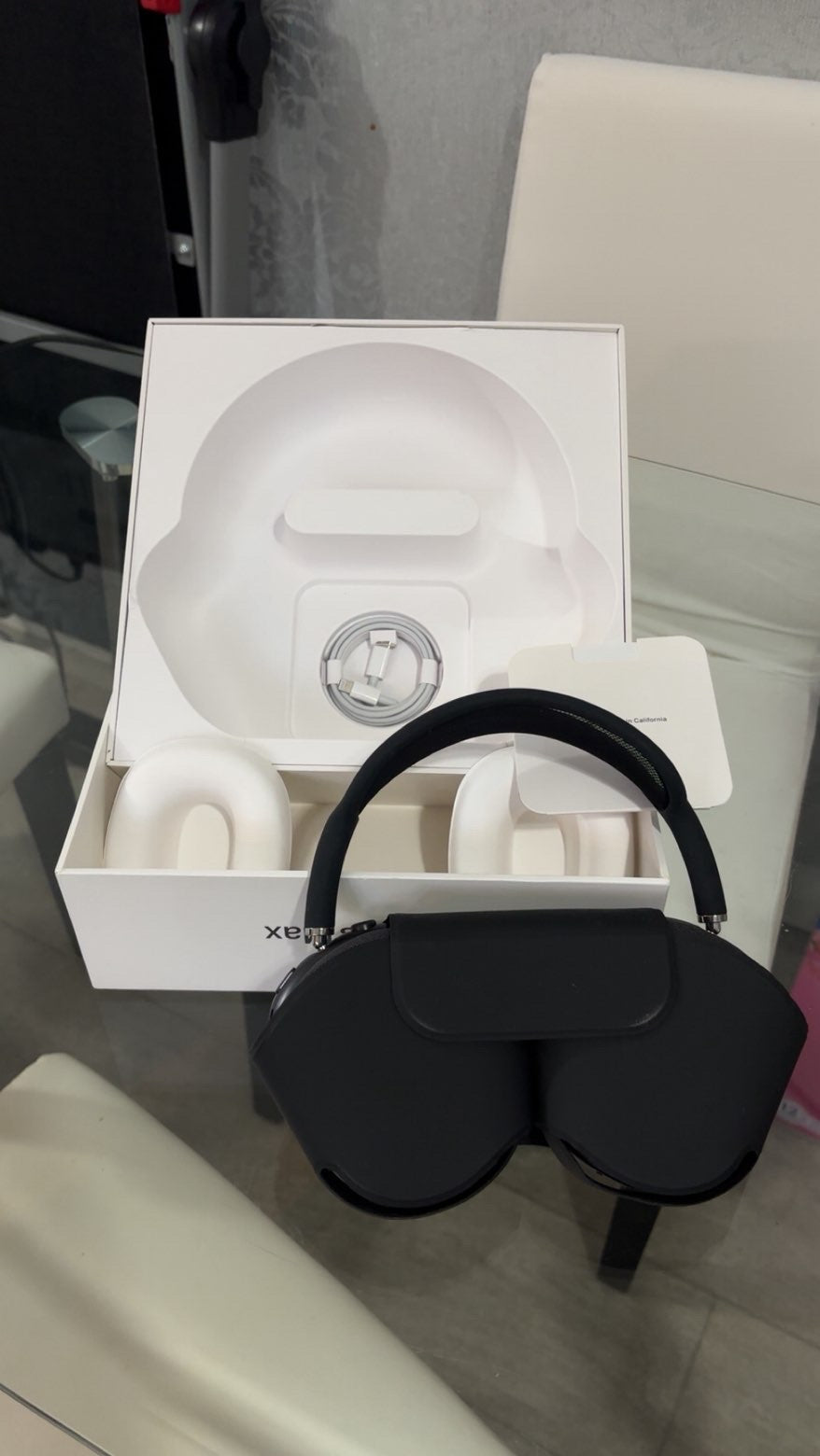 Apple AirPod maxes out