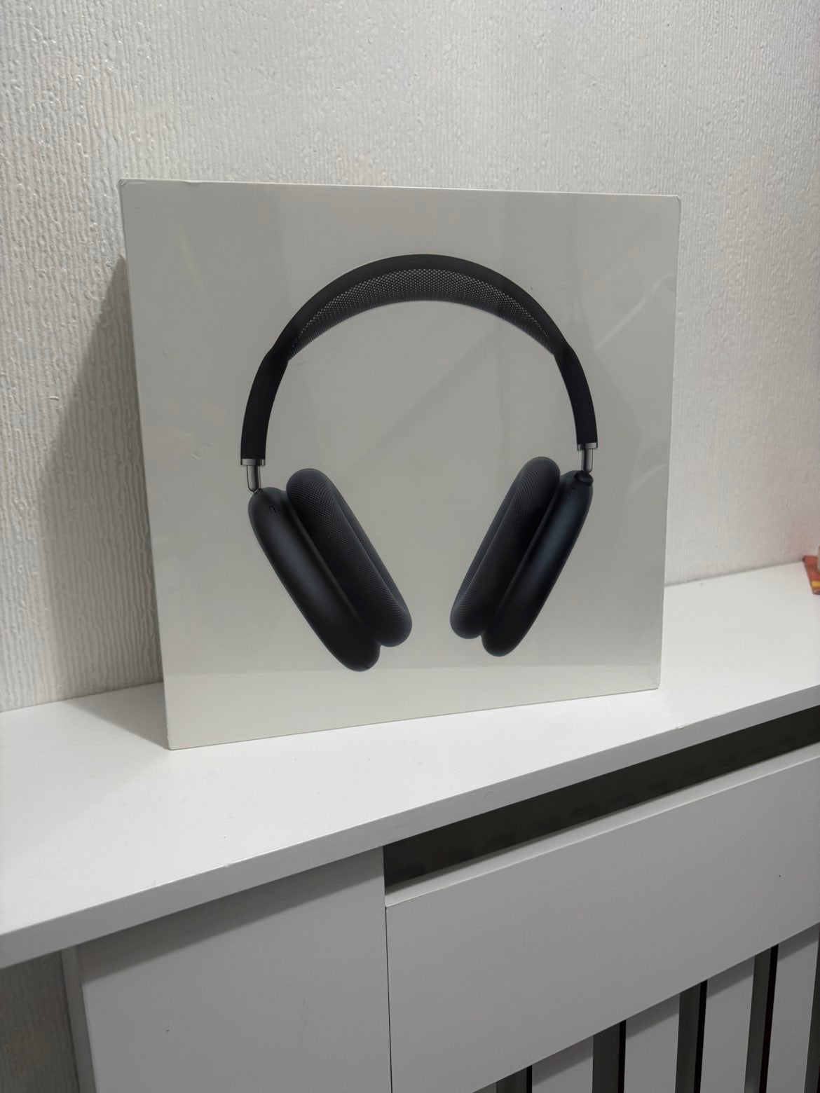 Apple AirPod maxes out