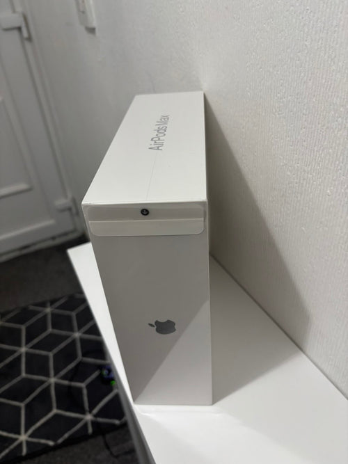 Apple AirPod maxes out