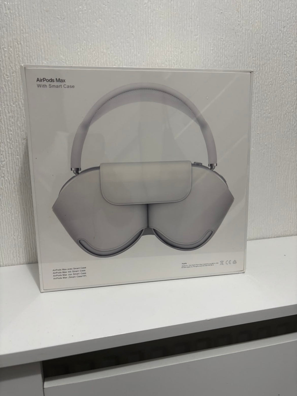 Apple AirPod maxes out