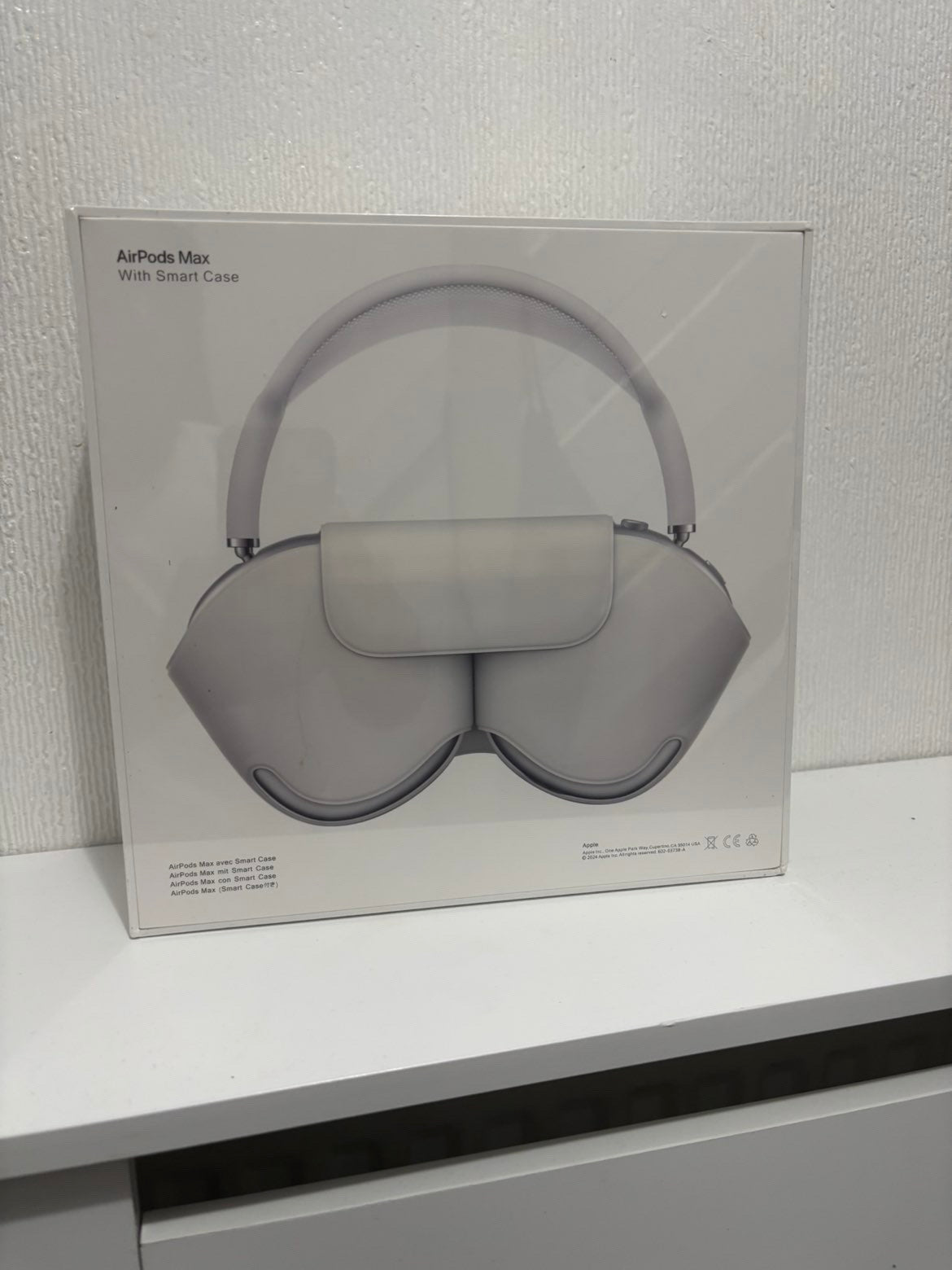 Apple AirPod maxes out