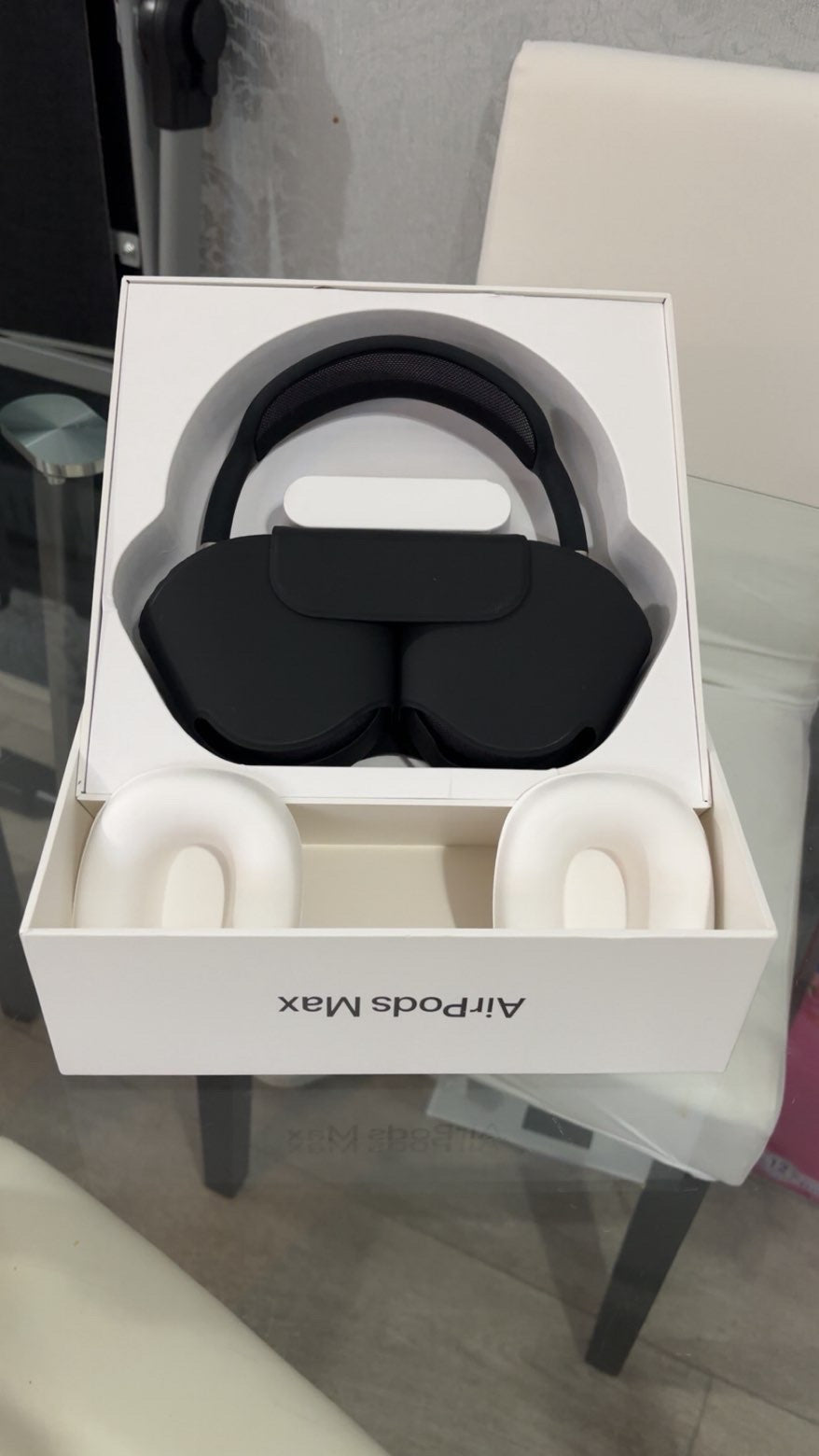 Apple AirPod maxes out